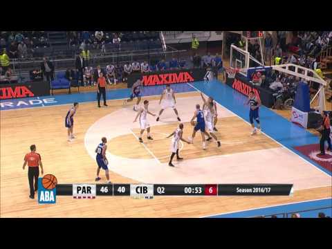 So smart! Željko Šakić and Ante Žižić... (Partizan NIS - Cibona, 7.10.2016)