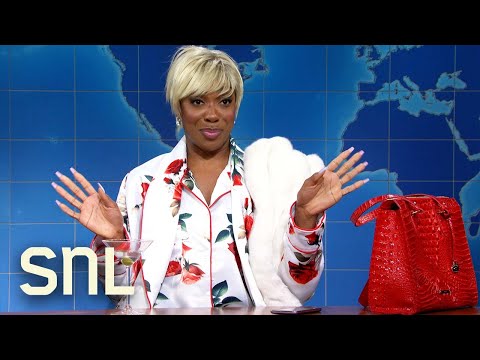Weekend Update: Rich Auntie with No Kids on Relaxing During the Holidays - SNL