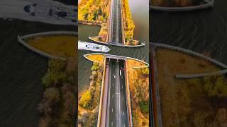 Download lagu Jembatan Air Veluwemeer - mahakarya arsitektur yang melanggar semua hukum fisika #shorts mp3