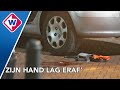 Voorbijgangers helpen zwaargewonde man na explosie