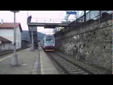 Příjezd vlaku Os 6917 (ČD 471.017) - Dolní Zálezly, 11. 4. 2013