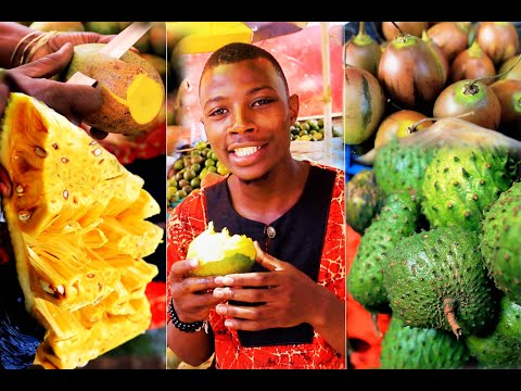 Street fruits tour in Kampala city, Uganda // East Africa