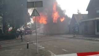 preview picture of video 'GEBOUWBRAND WONING KAREL DOORMANSTRAAT 17  OUD-BEIJERLAND opgeschaald naar grote brand'