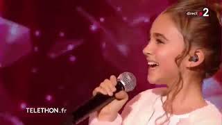 Angélina interprète &quot;Last Christmas&quot; dans &quot;Chantons pour le Téléthon&quot; - 09/12/2018