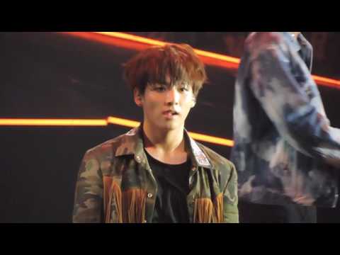 [FAN CAM]BTS (방탄소년단)_160602__i_need_you_kcon_in_paris(V,Jungkook)focus