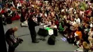 Crowd Welcomes Home &#39;American Idol&#39; Contestant