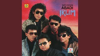 Download lagu Suci Dalam Debu mp3