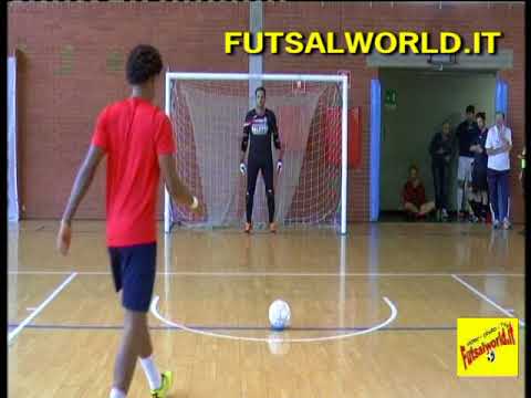 .... rigore di Nunex Almeida