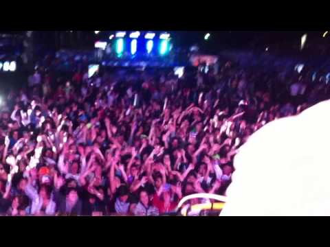 Dj Pako Rodriguez Opening Steve Aoki concert in Guatemala