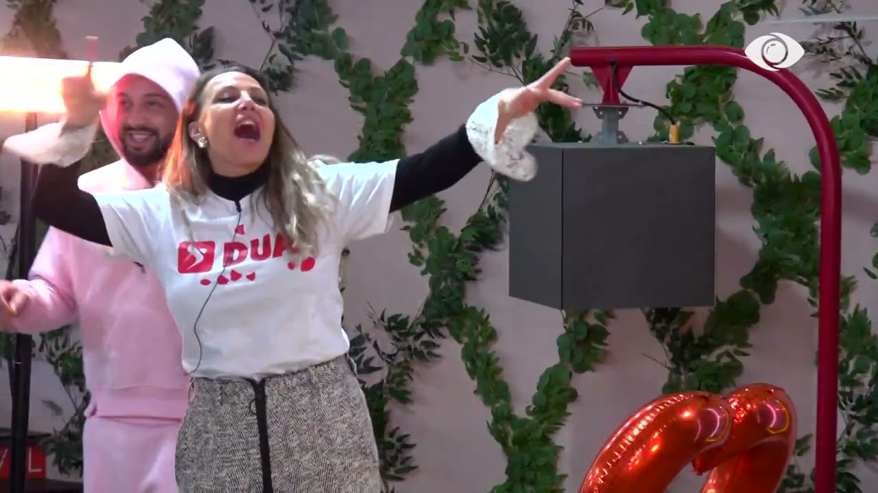 “Pse the po?”/ Gerta-Gjestit për zarfin e zi, ndërhyn Aldo: T’i vëmë ndonjë nga ato stemat e…