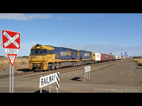 Pacific National 2AM5 Intermodal Container Train Passes Grain Train (18/4/2023) - PoathTV Railways