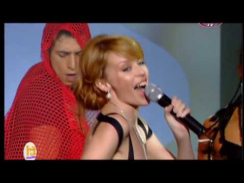 Kylie Minogue - Red Blooded Woman (Live Hit Machine 07-02-2004)