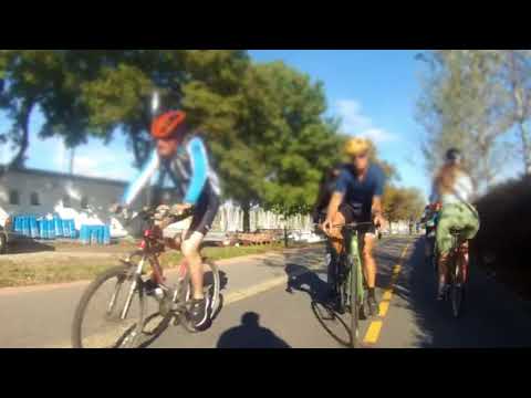 Lanesplitting Oslo cyclist CRASHES and puts EVERYONE ELSE in danger to SAVE SECONDS