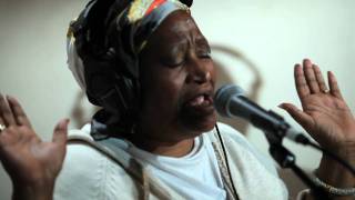 Khaira Arby and Her Band - Dja Cheickna (Live on KEXP)
