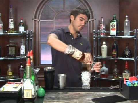 How to Make the Chelsea Mixed Drink