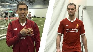 Sesión de fotos con las camisetas 2017/18 del Liverpool