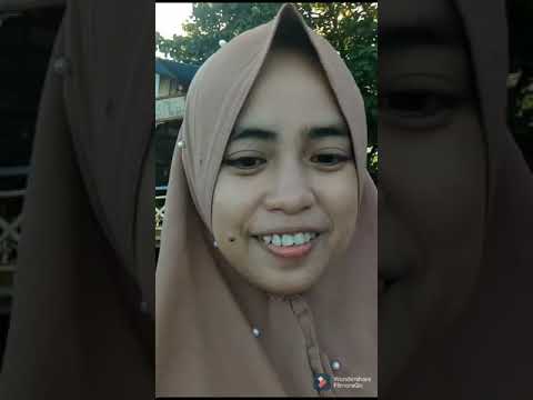 Fazila first meet the beach