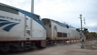 preview picture of video 'Amtrak Train Silver Star Picks Up Dust At Crossing'