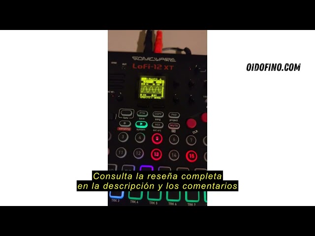 Vídeo relacionado con Sonicware Lofi-12 XT [Lo-fi Groovebox & Sampler] Muestreo retro con modo sampler de 12 bits, secuenciador por pasos de 8 pistas, 26 efectos, 15 pads sensibles a la velocidad con LED RGB