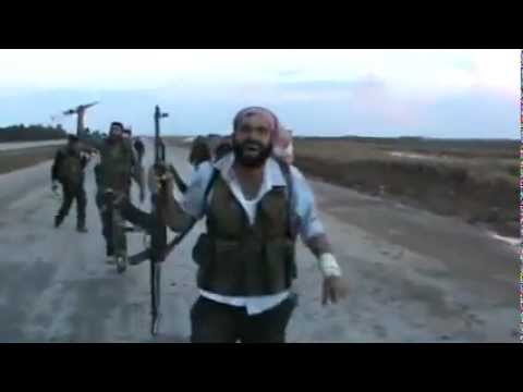 غنائم عناصر الجيش الحر بعد السيطرة على ناحية دبسي عفنان في ريف الرقة