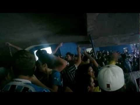 "Desde Pequeno Te Sigo" Barra: Geral do Grêmio • Club: Grêmio • País: Brasil