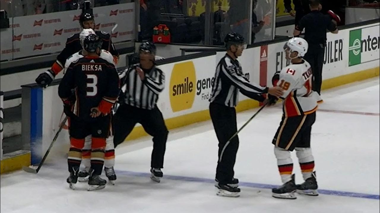 Vidéo: La preuve que Kevin Bieksa...est une VRAIE MERDE..