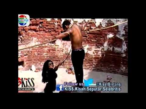 Julia Perez Dan Gaston Berenang Di Pantai And Kiss