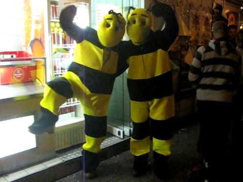 Bekloppte Bienen in Köln an Karneval 2011 am Zülpicher Platz