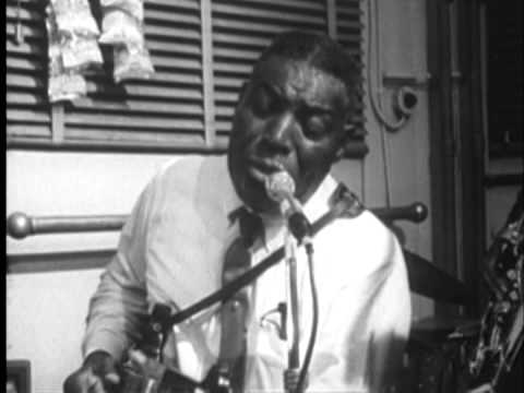 Howlin' Wolf - Down In The Bottom