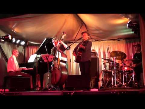 Sandhy Sondoro Super Star Live Show @Jazz BUS Jakarta