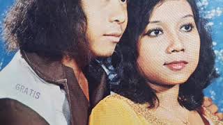 Download lagu Pantun Cinta - Mansyur S & Mahdalena, OM Radesa pimp Mansyur S mp3 Download lagu Pantun Cinta - Mansyur S & Mahdalena, OM Radesa pimp Mansyur S mp3