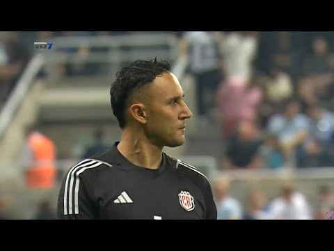 Doble atajada de Keylor Navas