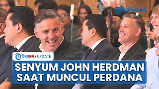 Momen Perdana John Herdman saat Dikenalkan ke Publik, Semringah saat Duduk di Samping Erick Thohir