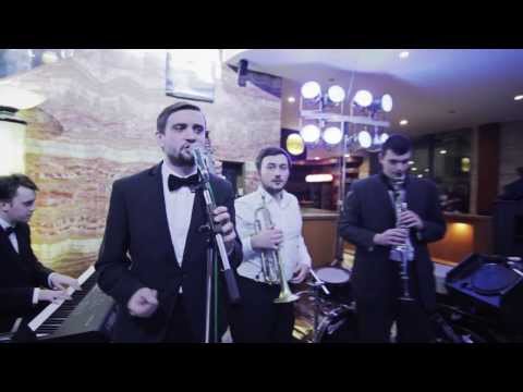 V záři reflektorů