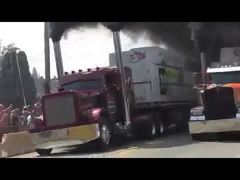 #dragrace Peterbilt 379 vs kenworth w900 #3000hp vs 2800hp