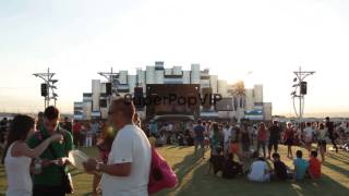 People around the stage at Rock In Río during Macaco per...