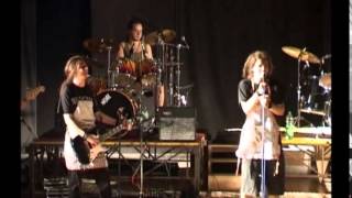 Homeless Housewives - Između krajnosti