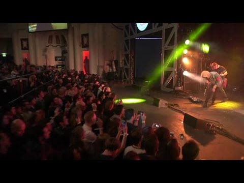 NME AWARDS 2016: Bring Me The Horizon - Happy Song