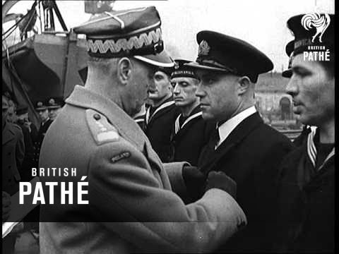 General Sikorski Decorates Polish Naval Heroes (1941)