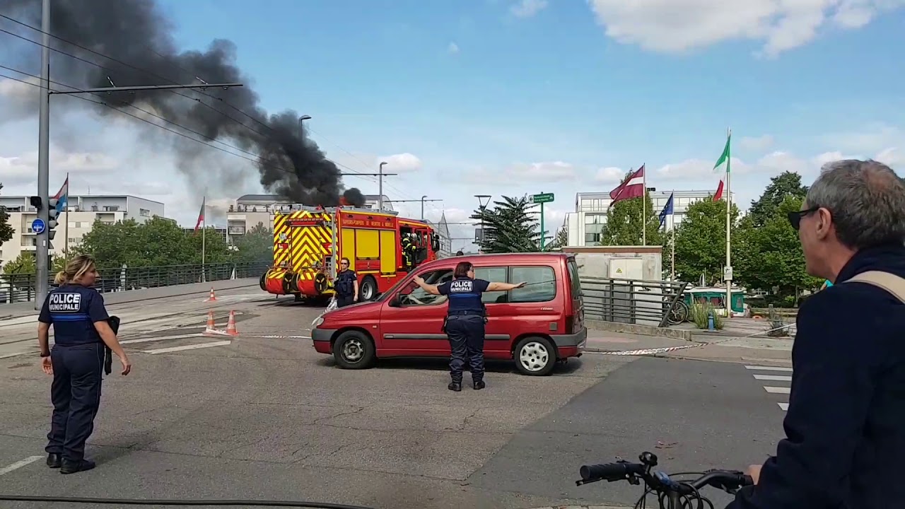 Tram en feu à NANCY