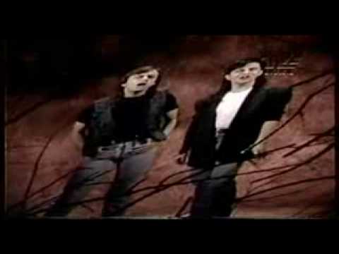 Bee Gees x Chitaozinho e Xororó words