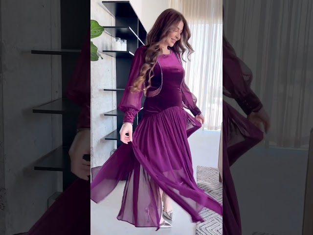 فستان سهرة مخمل وتل بأكمام شفافة وقصة أنيقة