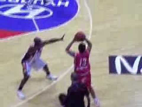 15 26-10-07 Luik-BCO - Petrovic scoort na snelle assist van