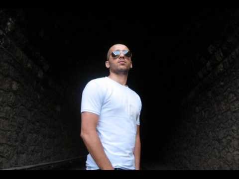 Coskun Simsek @ Frisky Radio - Labyrinth Part1.2  (21February 2011)