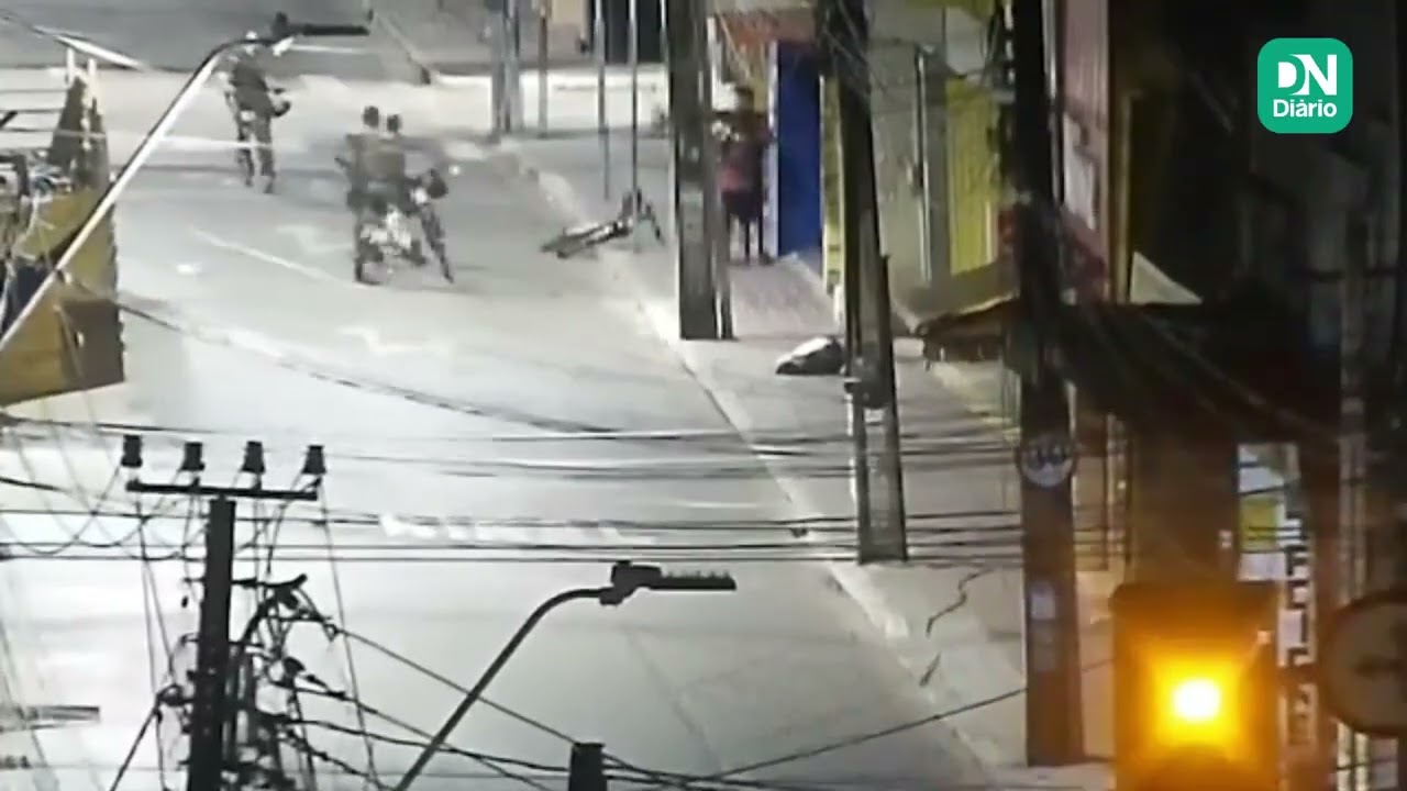 Imagem da notícia Dupla é presa em flagrante suspeita de roubar 150 metros de fios no Centro de Fortaleza