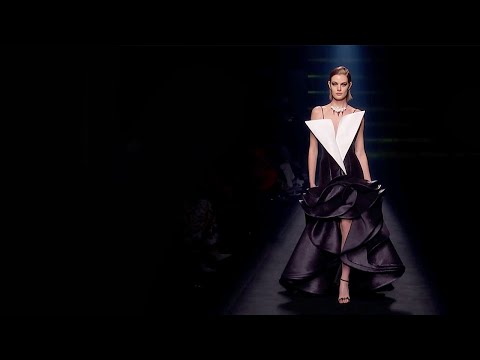 Isabel Sanchis | Fall Winter 2021/2022 | Full Show