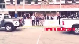 Download lagu Isuzu dmax 2017  vs  Toyota hilux 2018 mp3