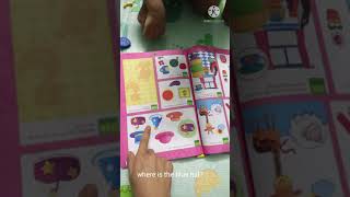 thanh niên 2 tuổi đang ghép câu.