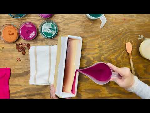 How to make a Luna Swirl soap - Storge