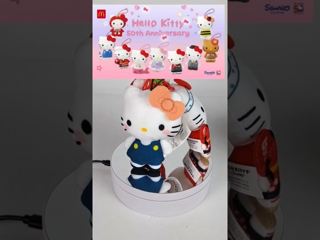 Vídeo relacionado con YuMe Hello Kitty - Llavero de bolsillo, diseño de Hello Kitty con figura de Lil, bonito llavero de bolsa, regalo ideal, llavero de dibujos animados, accesorios, figura de moda, juguetes para niñas